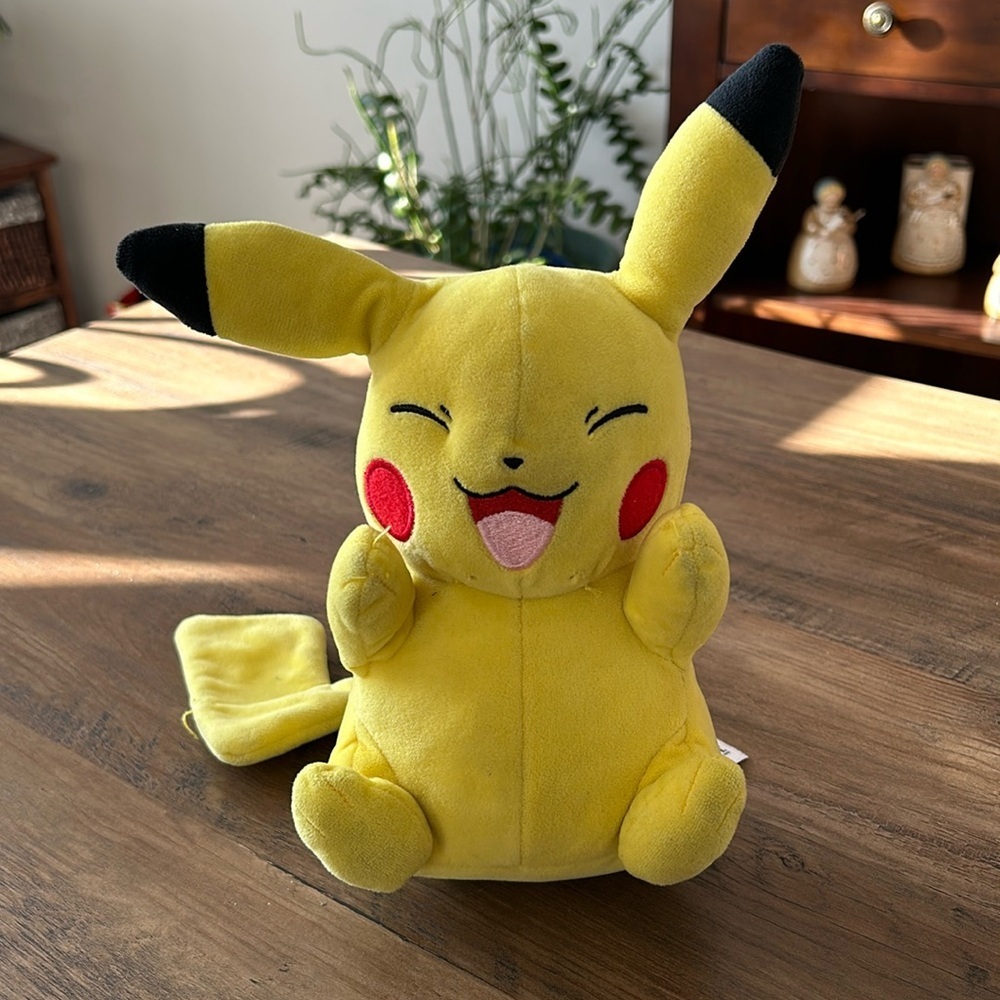 2022 Pokemon Pikachu Plush smile eyes closed